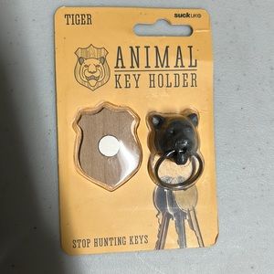 Suckuk Animal Key Holder Tiger Mounted- “stop hunting keys”. Keychain